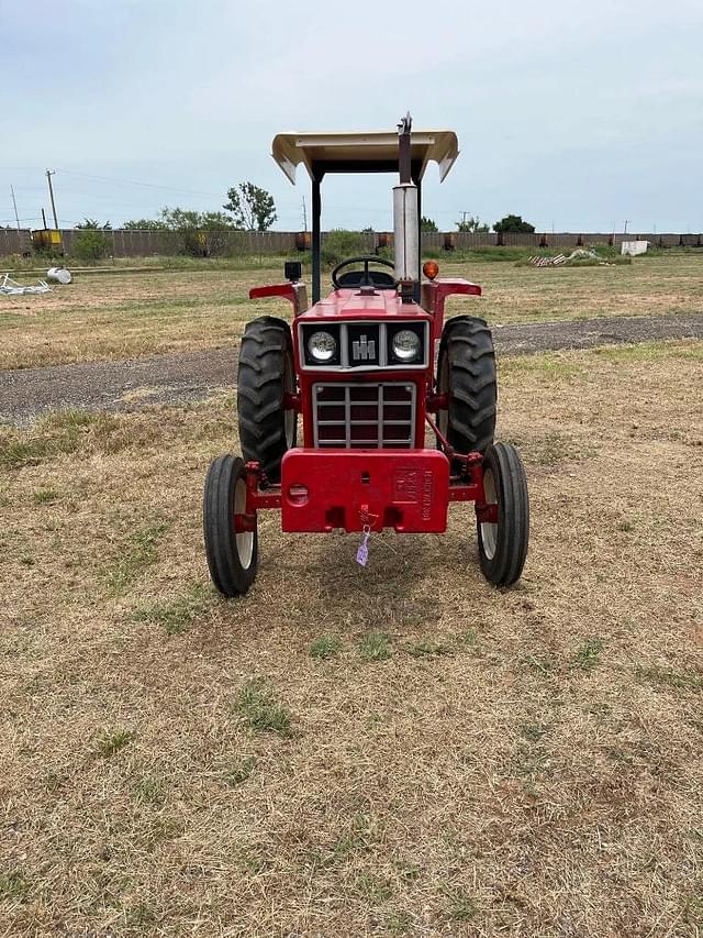 Image of International Harvester 284 equipment image 1