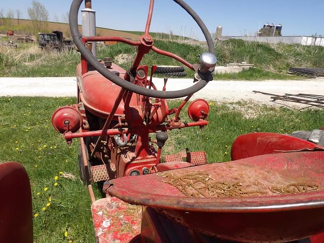 Image of Farmall 200 equipment image 4
