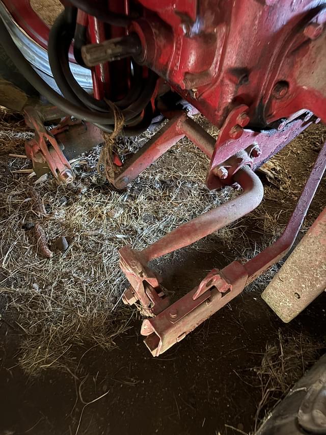 Image of Farmall 200 equipment image 4