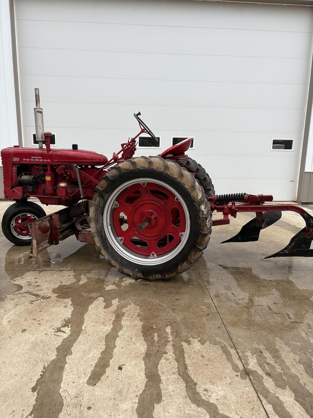 Image of Farmall 200 Primary image