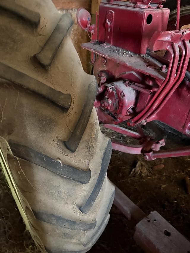 Image of Farmall 200 equipment image 3
