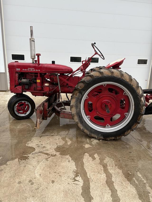 Image of Farmall 200 equipment image 1