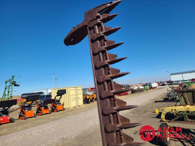 Image of International Harvester 200 equipment image 3