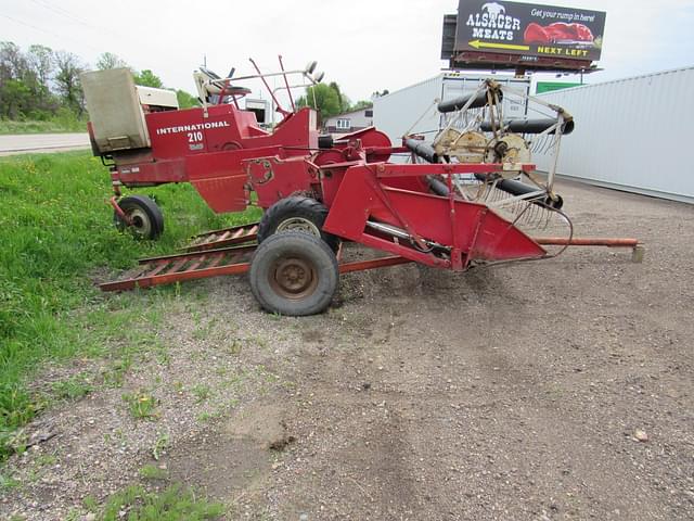 Image of International Harvester 210 equipment image 2