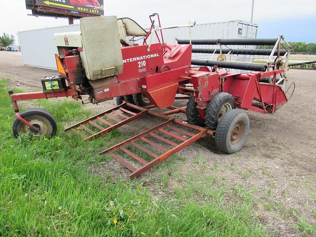 Image of International Harvester 210 equipment image 3