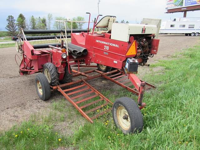 Image of International Harvester 210 equipment image 4