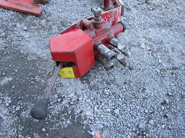 Image of International Harvester 2250 equipment image 4
