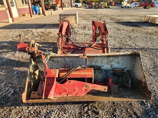 Image of International Harvester 2250 equipment image 1