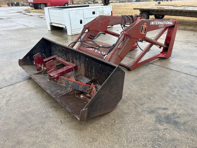 Image of International Harvester 2250 equipment image 2