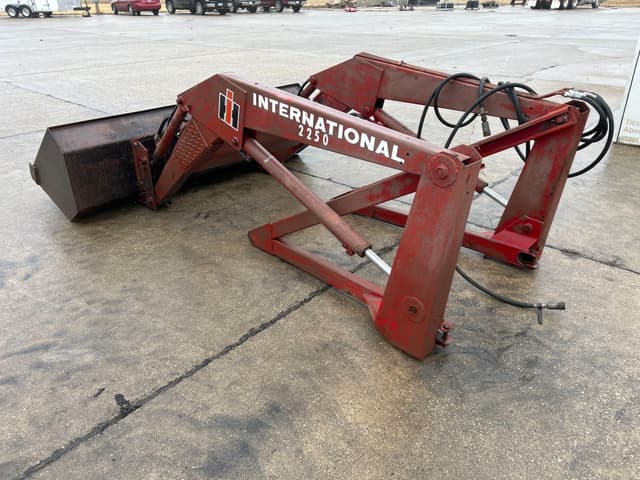 Image of International Harvester 2250 equipment image 3