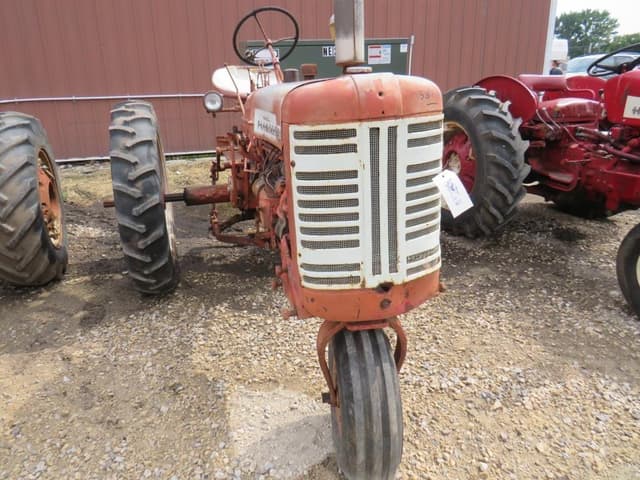 Image of Farmall 230 equipment image 2