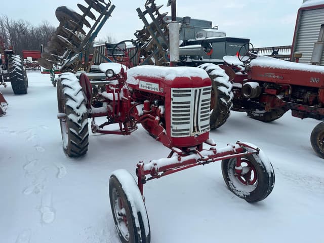 Image of Farmall 230 equipment image 2