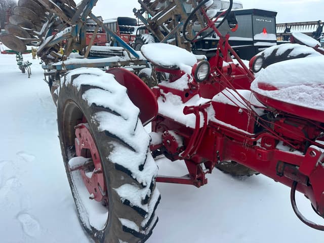 Image of Farmall 230 equipment image 4