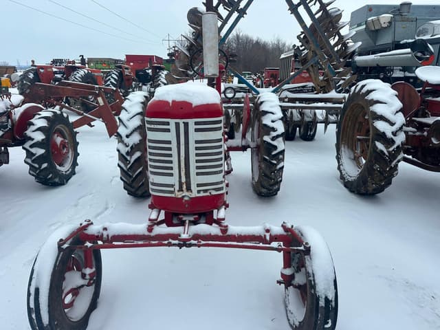 Image of Farmall 230 equipment image 1