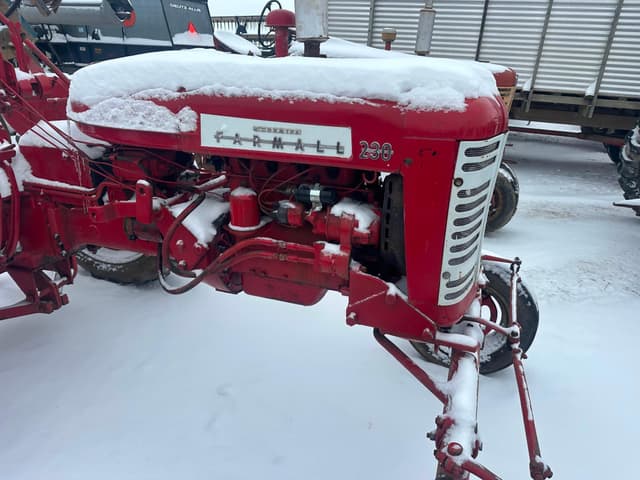 Image of Farmall 230 equipment image 3
