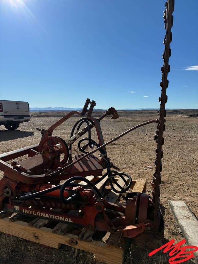Image of International Harvester 230 equipment image 1