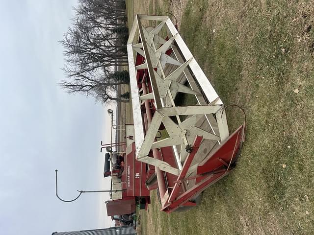 Image of International Harvester 230 equipment image 4