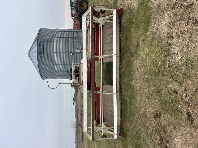 Image of International Harvester 230 equipment image 3