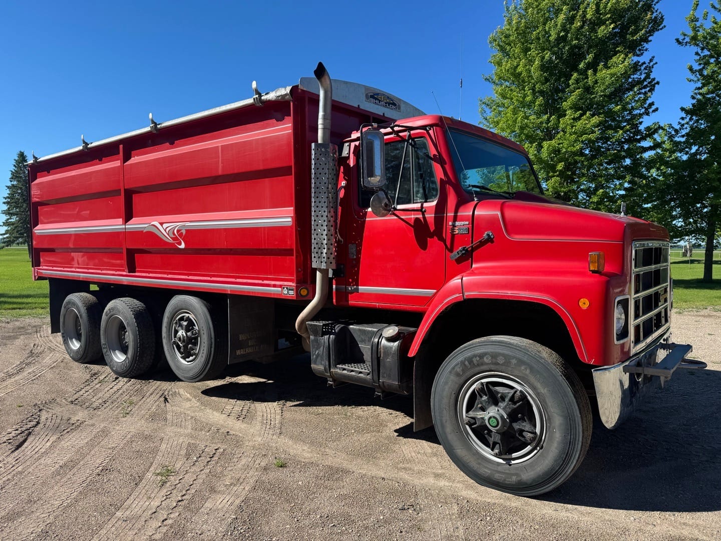 International 2300 Equipment Image0