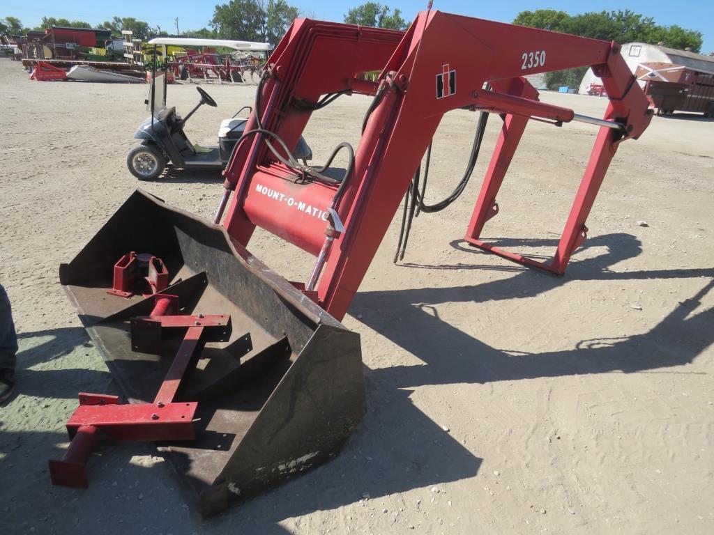 Image of International Harvester 2350 Primary image