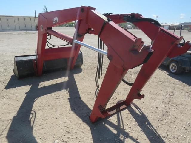 Image of International Harvester 2350 equipment image 3