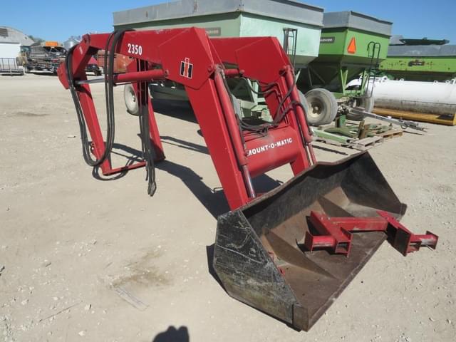Image of International Harvester 2350 equipment image 1