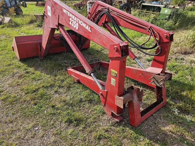 Image of International Harvester 2350 equipment image 4