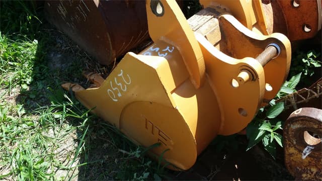 Image of International Harvester 2350 equipment image 3