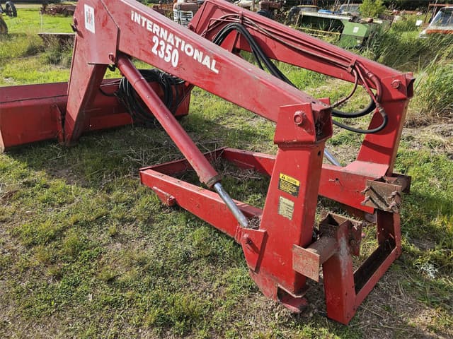 Image of International Harvester 2350 equipment image 3