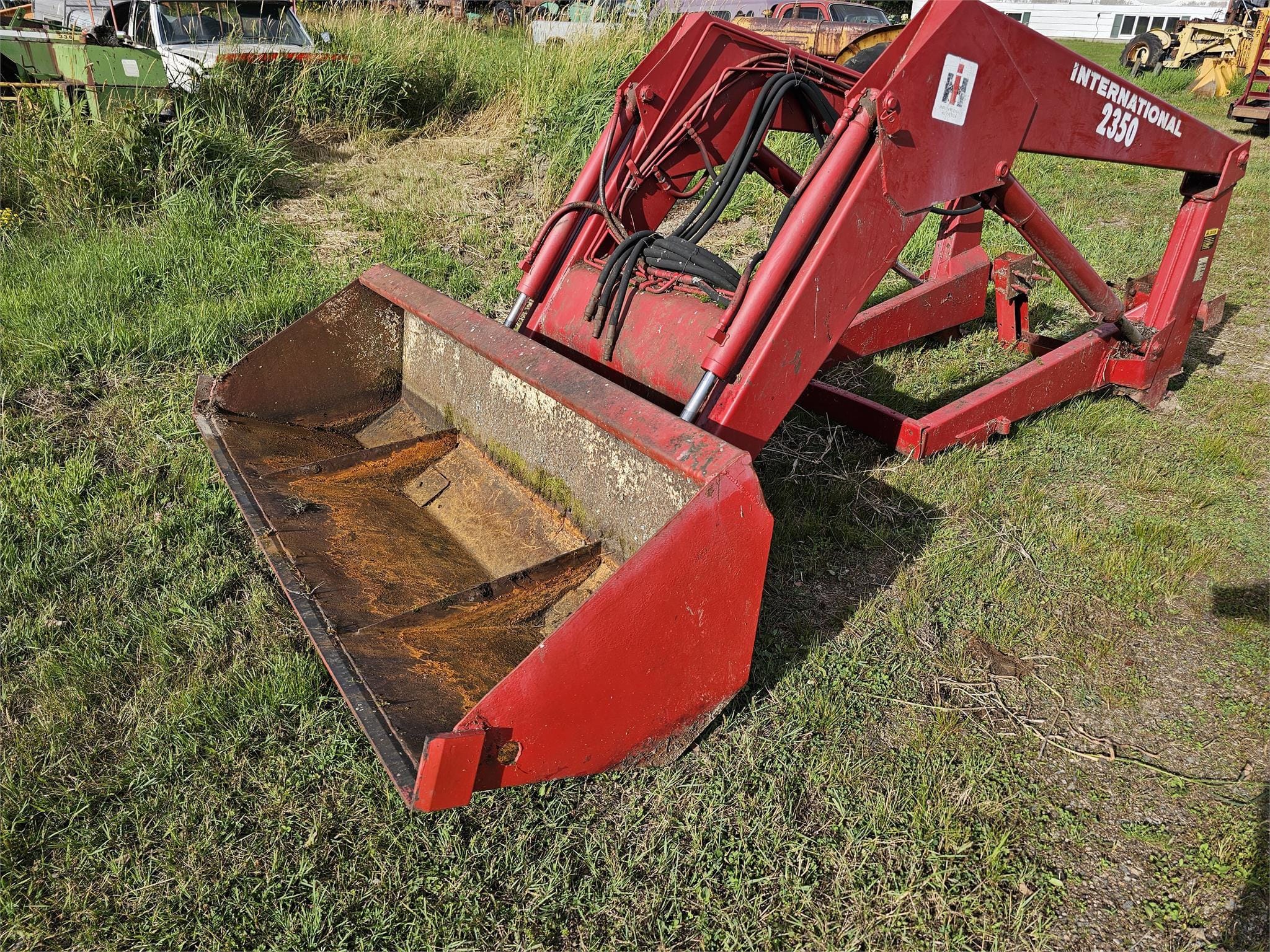 International 2350 Equipment Image0