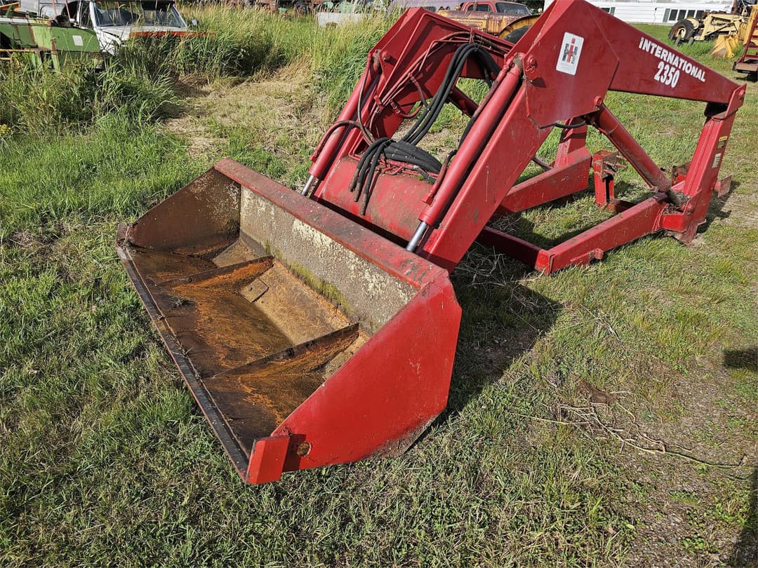 Image of International Harvester 2350 Primary image