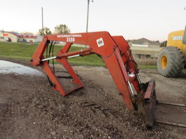 Image of International Harvester 2350 equipment image 1