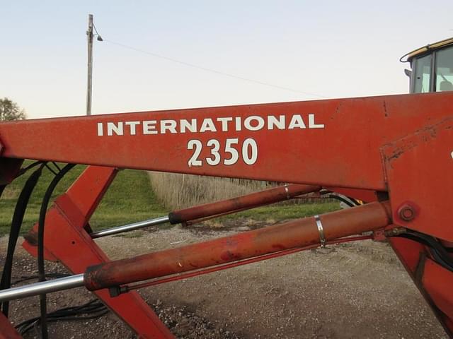 Image of International Harvester 2350 equipment image 3