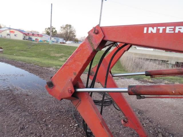 Image of International Harvester 2350 equipment image 4