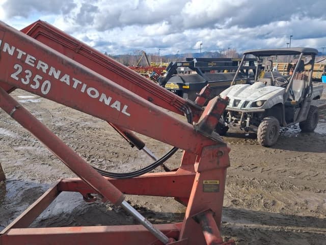 Image of International Harvester 2350 equipment image 4