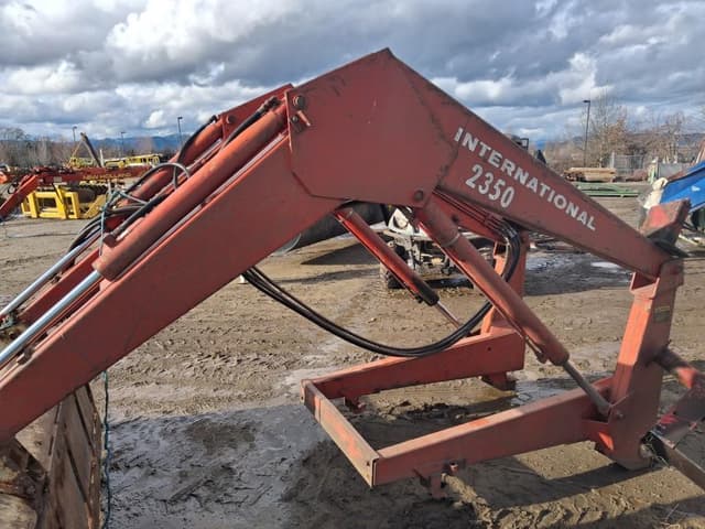 Image of International Harvester 2350 equipment image 1