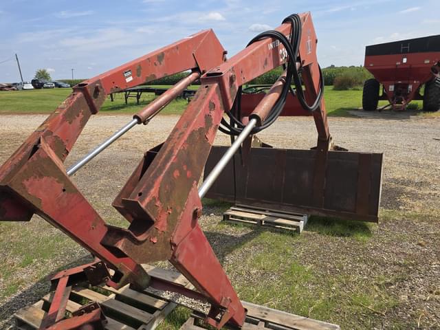 Image of International Harvester 2350 equipment image 4