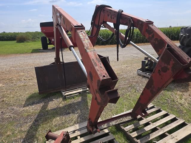 Image of International Harvester 2350 equipment image 2