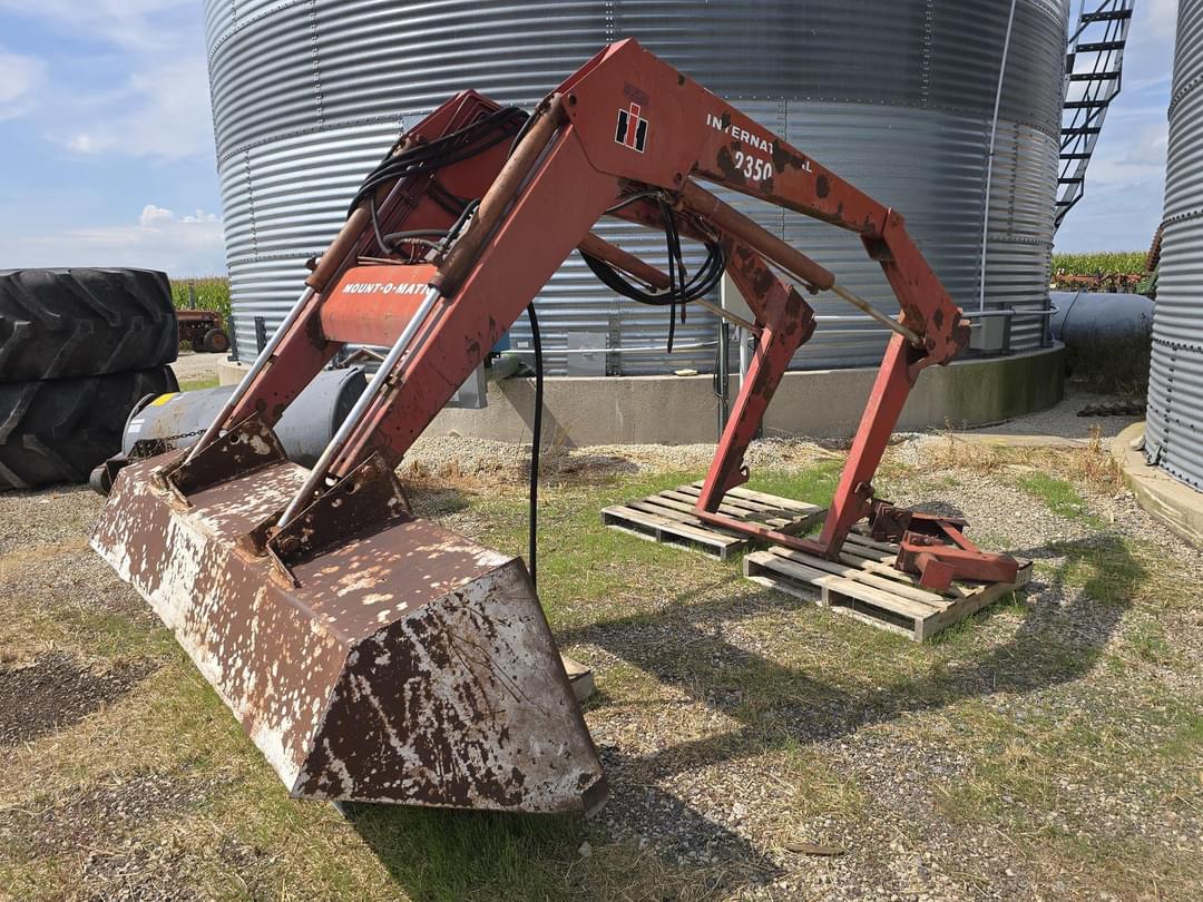 Image of International Harvester 2350 Primary image