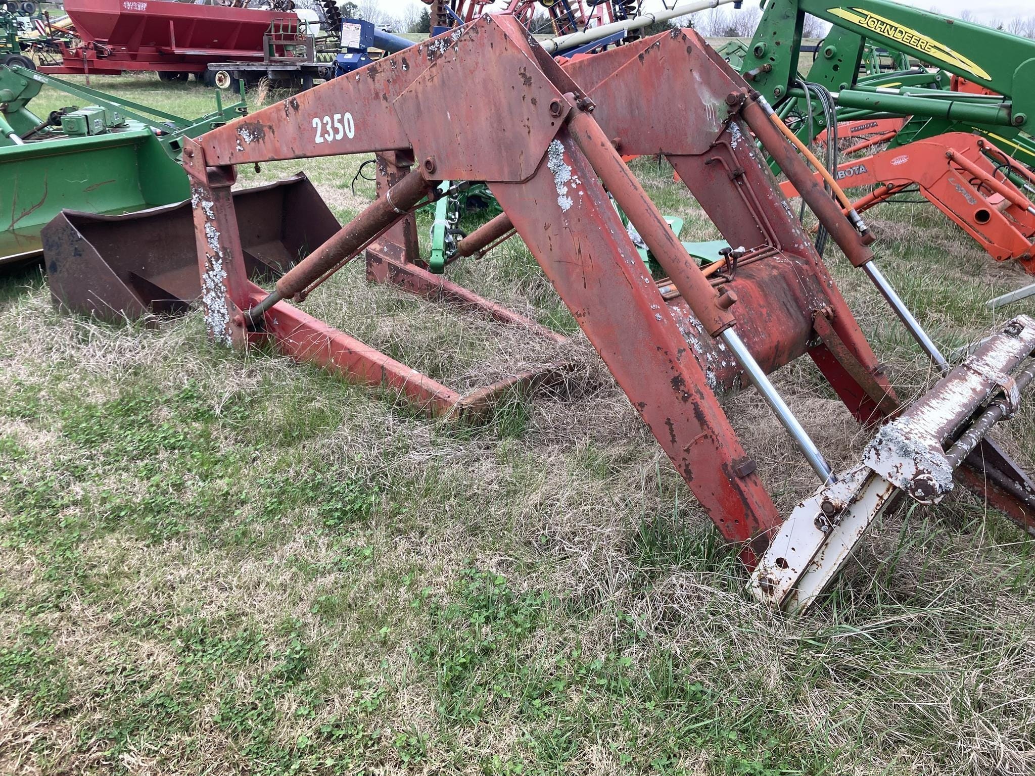 International 2350 Equipment Image0