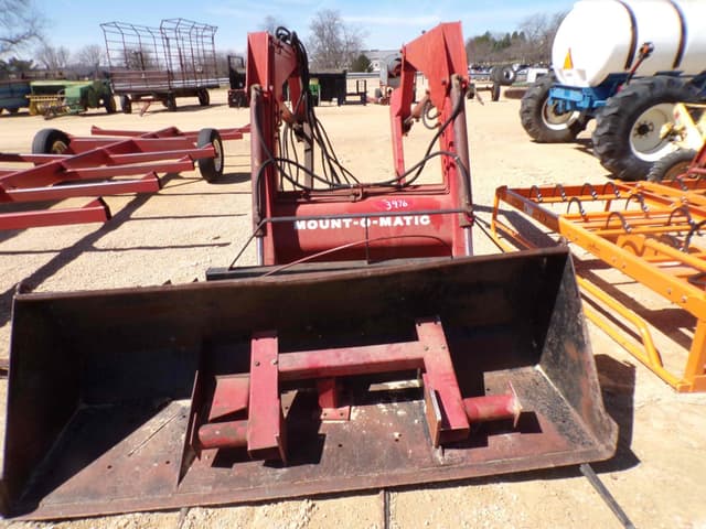 Image of International Harvester 2350 equipment image 2