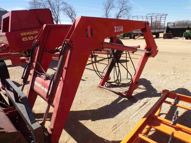 Image of International Harvester 2350 equipment image 3