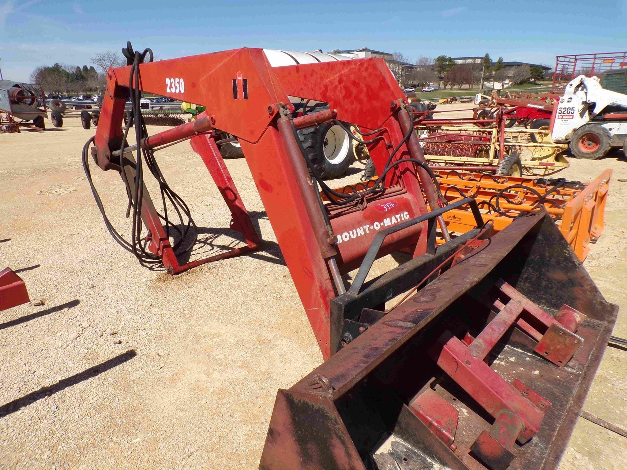 International Harvester 2350 Equipment Image0