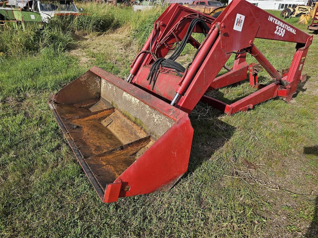 Image of International Harvester 2350 Primary image