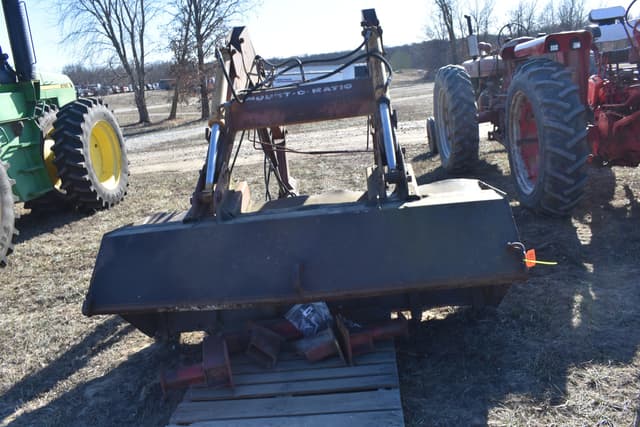 Image of International Harvester 2350 equipment image 1
