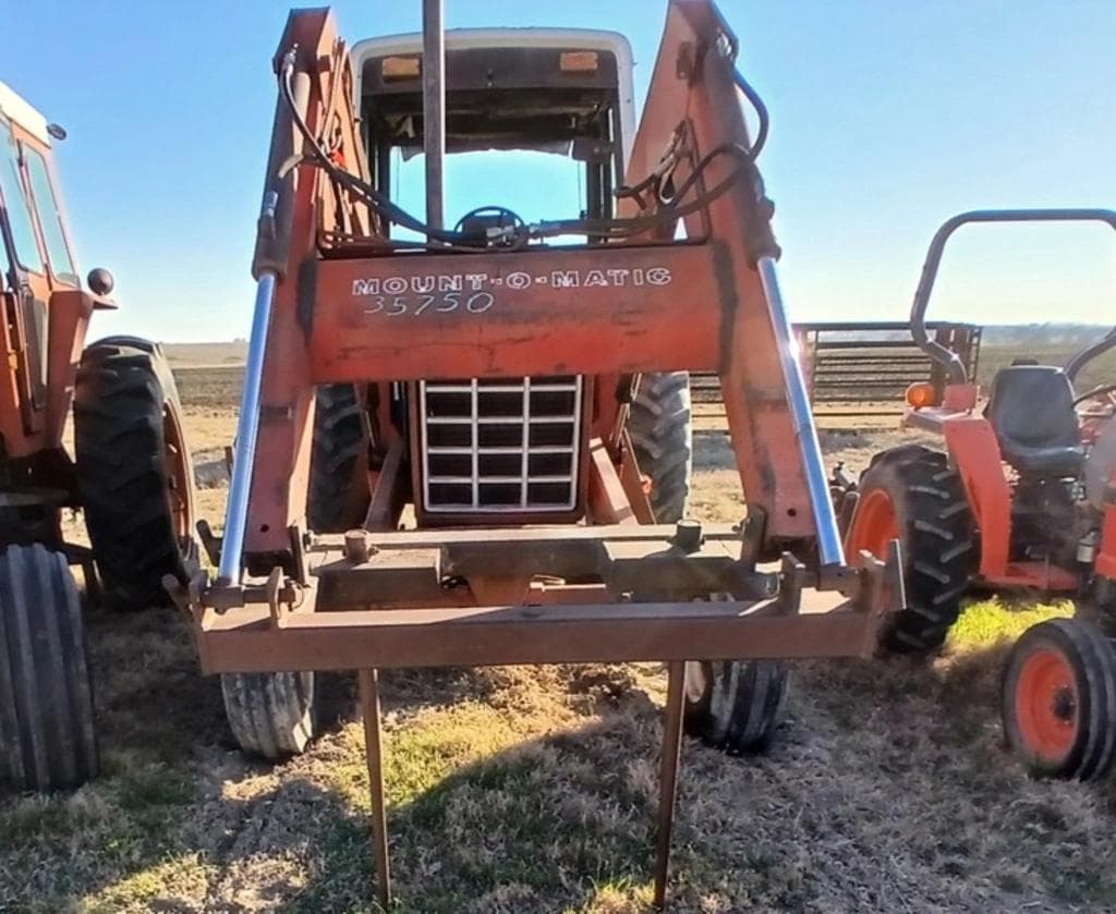 Image of International Harvester 2350 Image 1