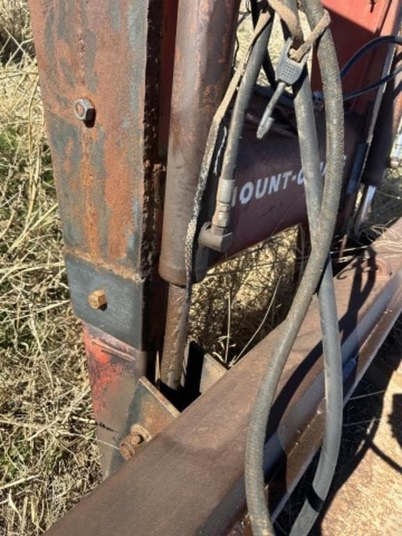 Image of International Harvester 2350 equipment image 4