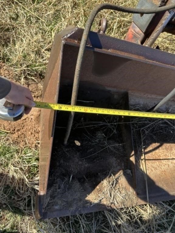 Image of International Harvester 2350 equipment image 2