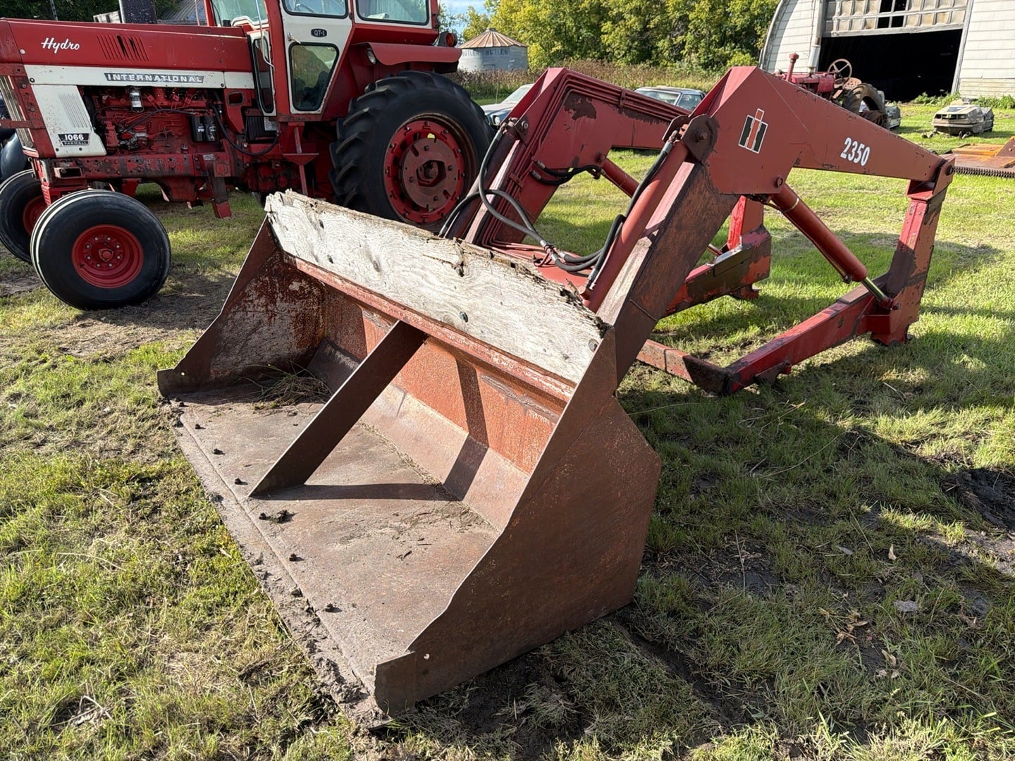 International Harvester 2350 Equipment Image0