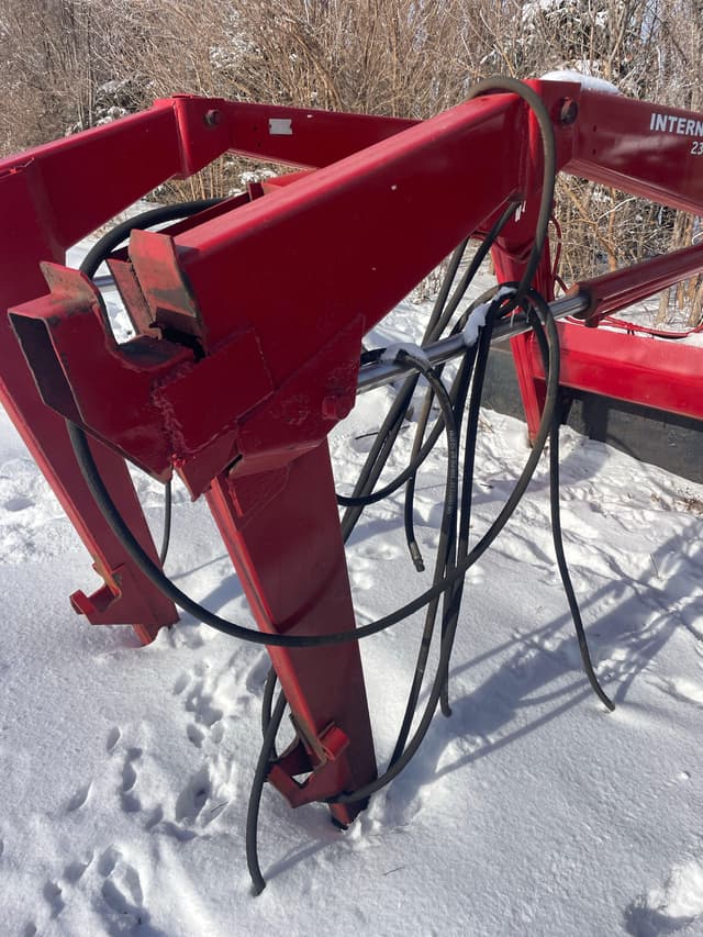 Image of International Harvester 2350 equipment image 3